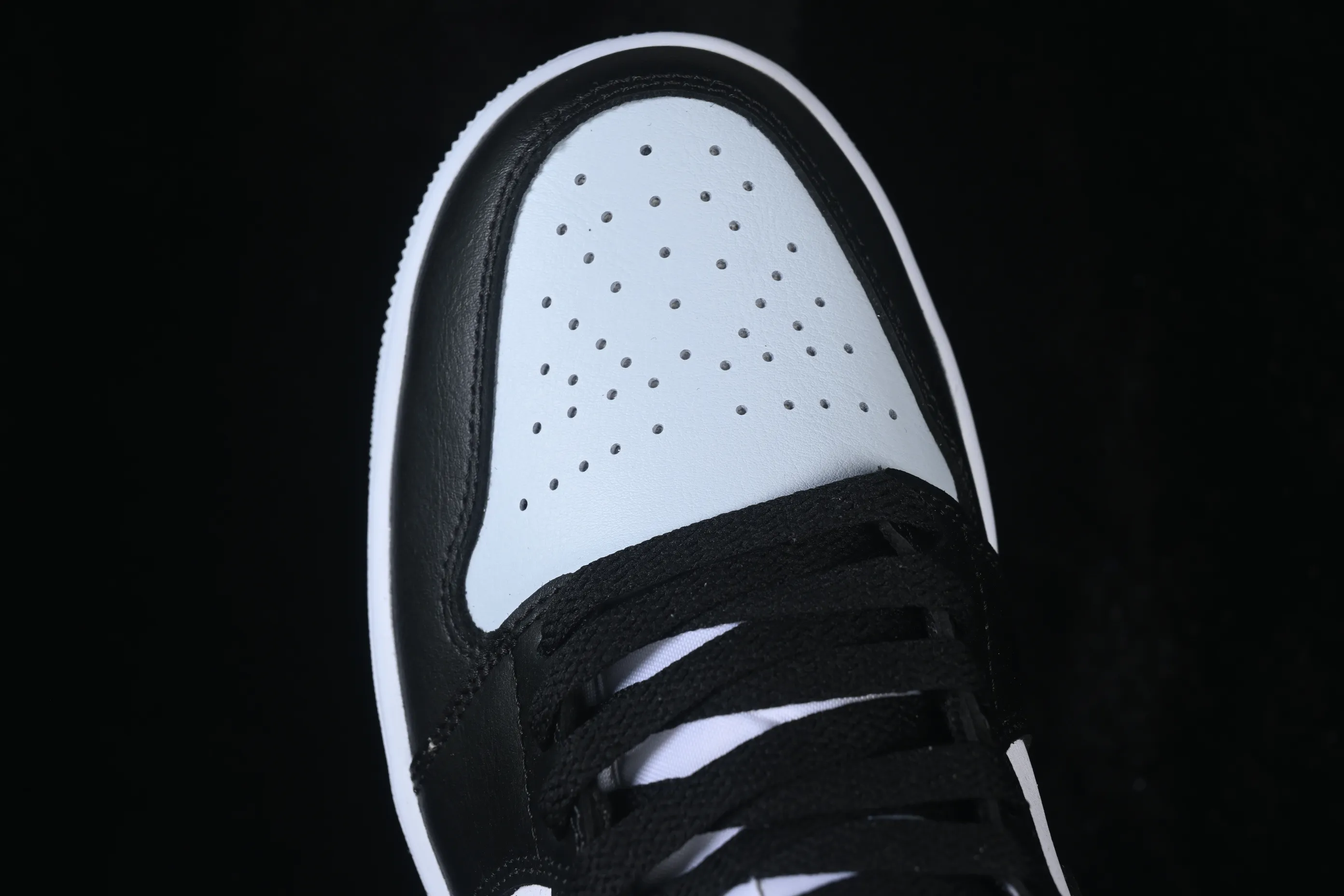 All categories Air Jordan Jordan series basketball shoes Air Jordan 1 Mid G version pure original Air Jordan 1 Mid AJ1 Joe 1 black and white gray mid-top cultural casual sneakers DQ8426-002